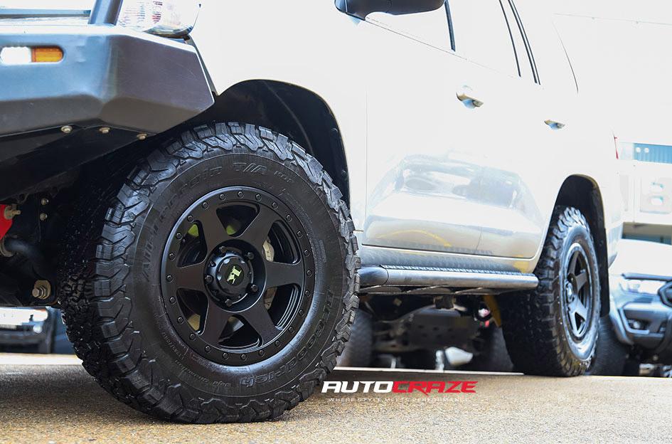 TOYOTA LANDCRUSIER QUAKE SATIN BLACK